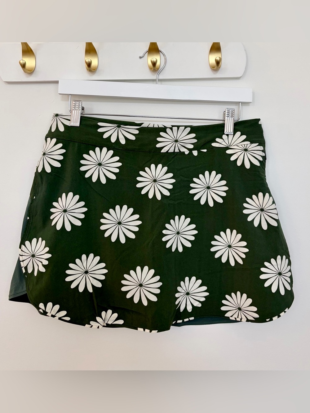 NWOT Outdoor Voices The Exercise 3" Skort in Evergreen Floral- Size M